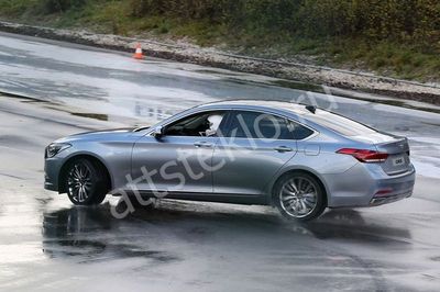 Автостекла Hyundai Genesis c установкой в Москве